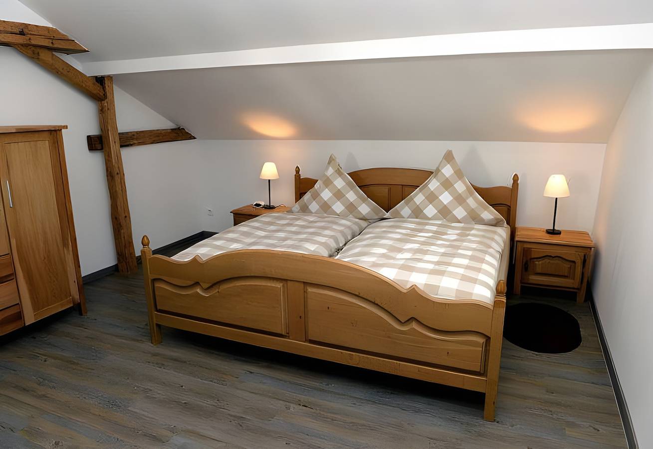 Ganze Wohnung, Apartment „Kornboden“ mit gemeinsamer Terrasse, Garten und Wlan in Neuenrade, Märkischer Kreis