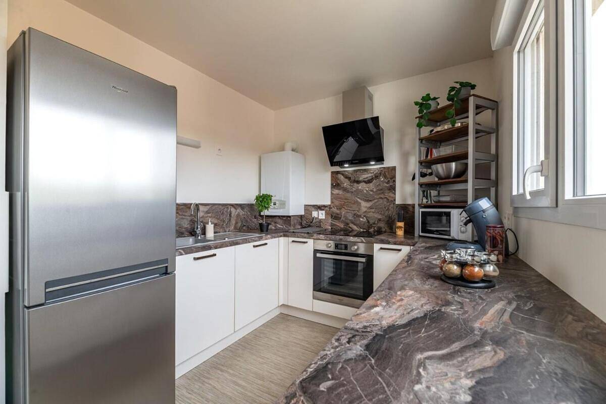 Appartement entier, Deluxe One-Bedroom Apartment with City View in Louviers, Région de Les Andelys