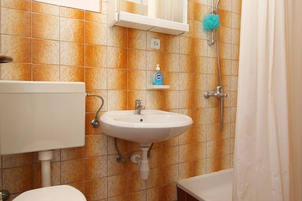 Ganze Wohnung, 2-Zimmer-Ferienwohnung mit Terrasse und Meerblick Metajna (Pag in Metajna, Pag