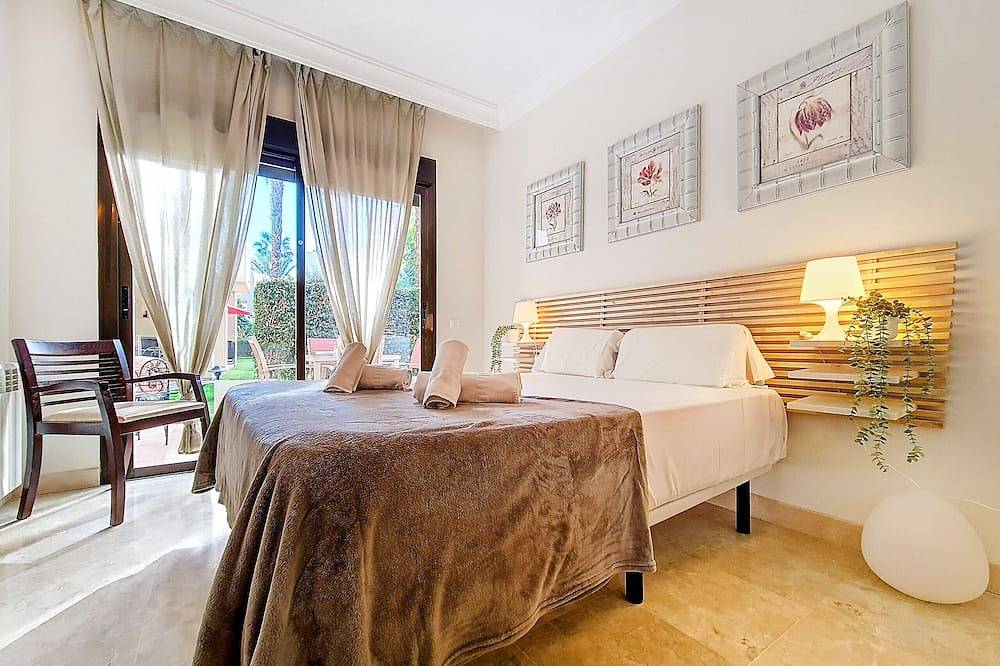 Entire apartment, Ground floor corner apartment with patio and Wi-Fi in Roda Golf, San Javier