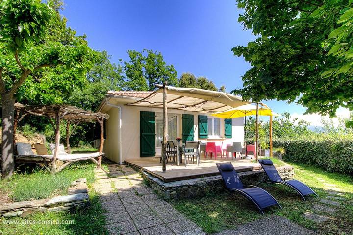 Gîte pour 6 personnes, avec Terrasse ainsi que Jardin et Vue à Murato