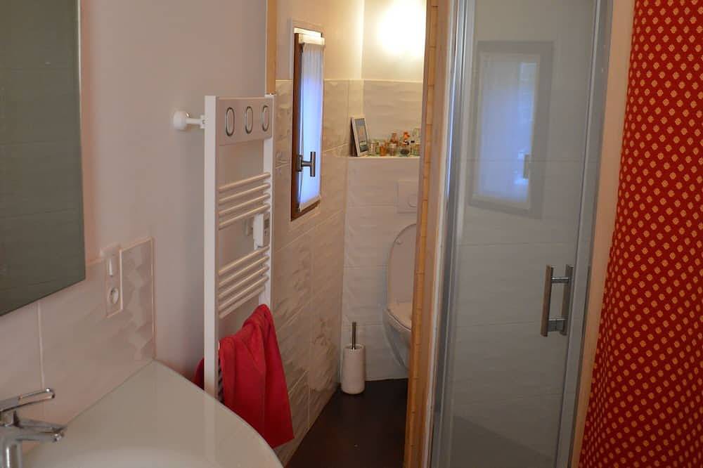 Chalet, very quiet, superb view, and pool (summer) in Ventenac-Cabardès, Región de Carcassonne