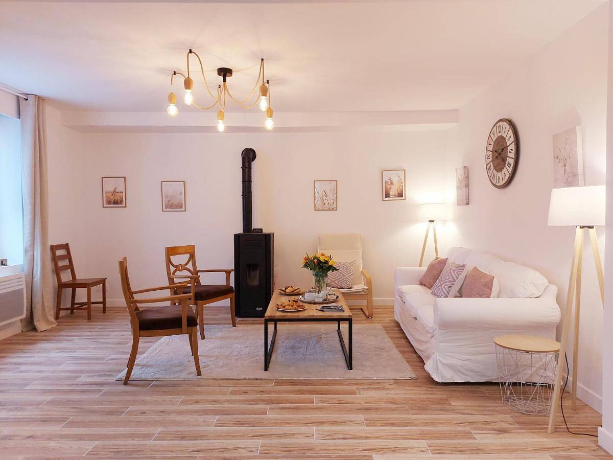 Seven-Bedroom House in Ouarville, Région de Chartres