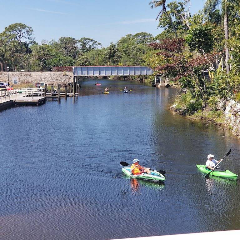 Treetops Private gemütliche ruhige Hütte / Imperial River w / Dock, Wildtiere, Kajaks in Bonita Springs, Southwest Florida