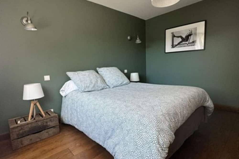 Entire apartment, Character apartment in Millau Creissels overlooking the Viaduct in Creissels, Parc naturel régional des Grands Causses