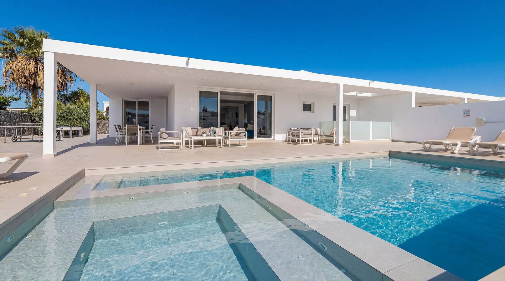 Villa Catherina – Luxuriöse 5-Schlafzimmer-Villa mit beheiztem Pool & Jacuzzi in Playa Blanca, Yaiza