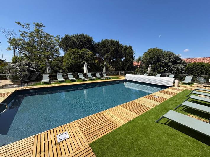 Appart’hôtel pour 2 personnes, avec Terrasse ainsi que Jardin et Piscine