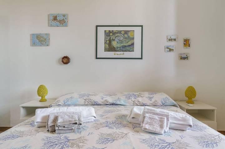 Appartement entier, Erice : appartement vue mer avec terrasse et jardin privé in Tonnara di Bonagia, Valderice