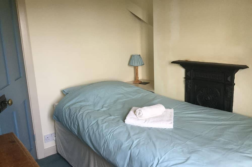 Viktorianisches Ziegelstein- und Feuersteinhäuschen im South Downs Nationalpark in Patching, West Sussex