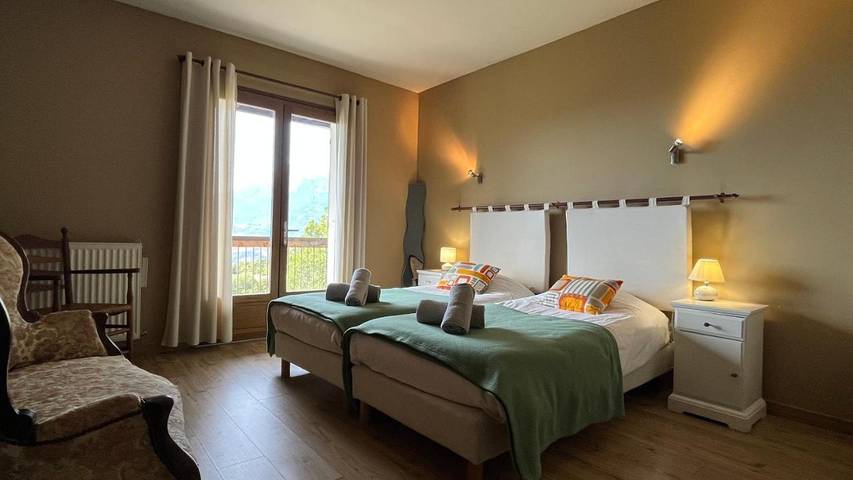 Location de vacances pour 12 personnes, avec vue et sauna ainsi que piscine et jardin à Saint-Sauveur - 4