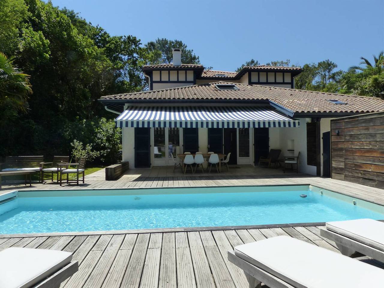 Villa des Acacias avec beau  jardin et piscine chauffée  entre lac et océan . Wifi gratuit in Lac d'Hossegor, Hossegor