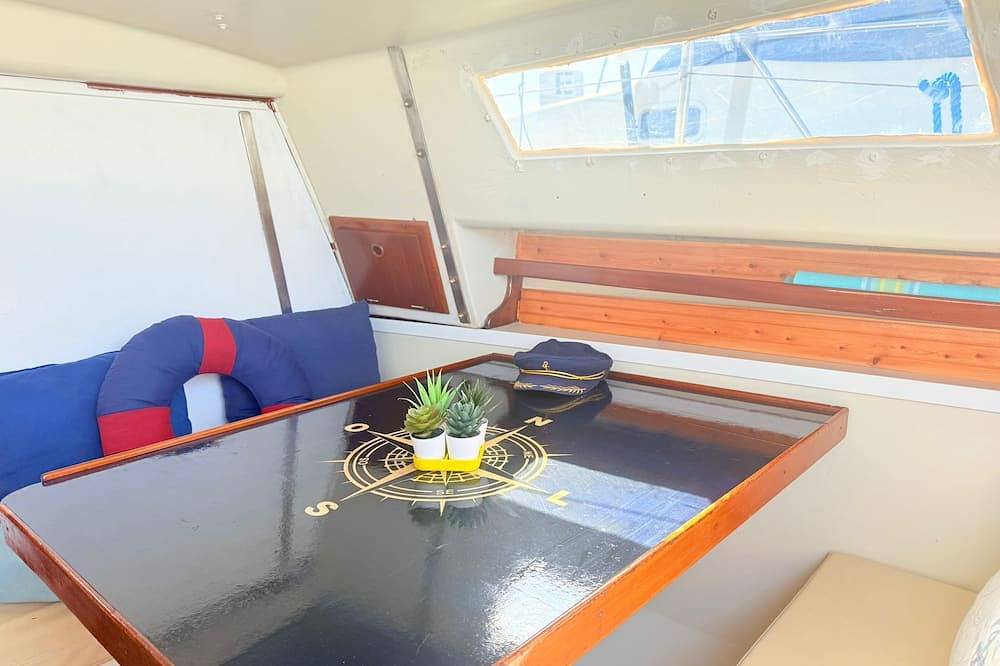 Beach and Surf cosy boat in Oeiras, Costa de Lisboa