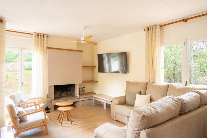 Casa rural para 10 personas, con Balcón además de Terraza y Jardín en Bescanó - 3