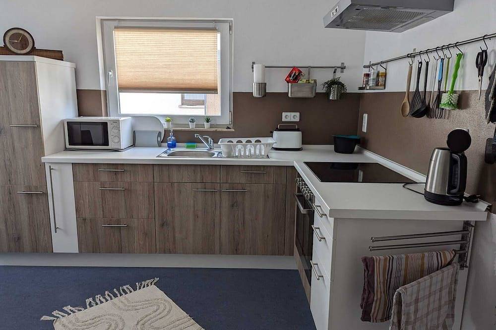 Ganze Wohnung, Schwalbennest Eg links mit Balkon in Sachsenheim, Kraichgau