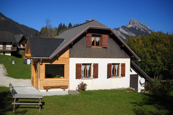 Location de vacances pour 5 personnes, avec Jardin dans Eglise de Saint-Hugues