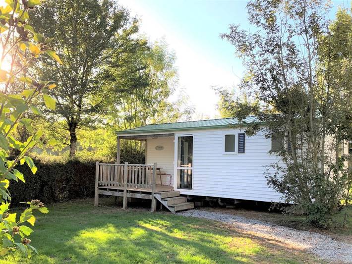 Mobil home pour 3 personnes, avec piscine et terrasse, animaux acceptés à Verruyes