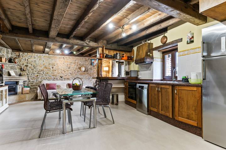 Ferienhaus für 5 Personen, mit Balkon und Whirlpool sowie Garten und Seeblick in Asturien - 2