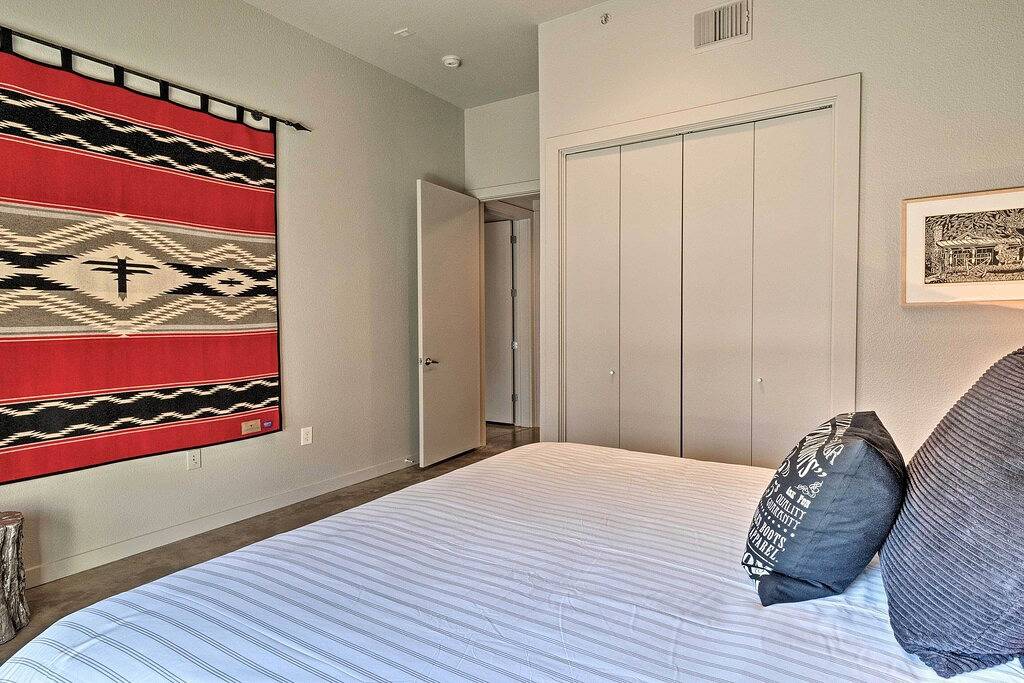 Ganze Wohnung, Urban Escape in Sola w/ Private Patio! in Austin, Travis County