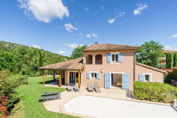 Villa pour 10 personnes, avec Balcon ainsi que Jardin et Piscine à Vallon-Pont-d'Arc