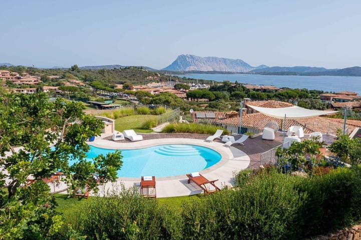 Villa per 10 persone, con Balcone e Idromassaggio nonché Terrazza e Giardino a Puntaldia