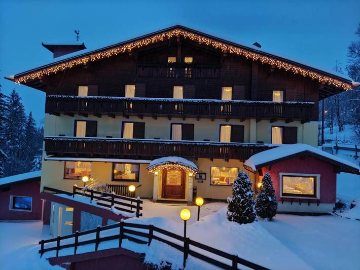 Hôtel pour 2 personnes, avec balcon et jacuzzi ainsi que sauna et jardin dans Serrada