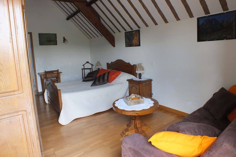 Chambres et table d'hôtes à la ferme, Lourdes, Pyrénées, Anousta in Loubajac, Hautes-Pyrénées