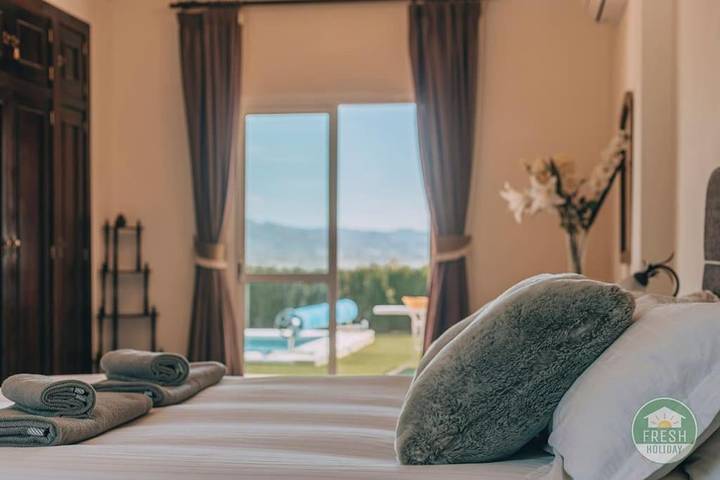 Casa rural para 8 personas, con piscina y jardín además de vistas al lago y vistas en Viñuela - 3