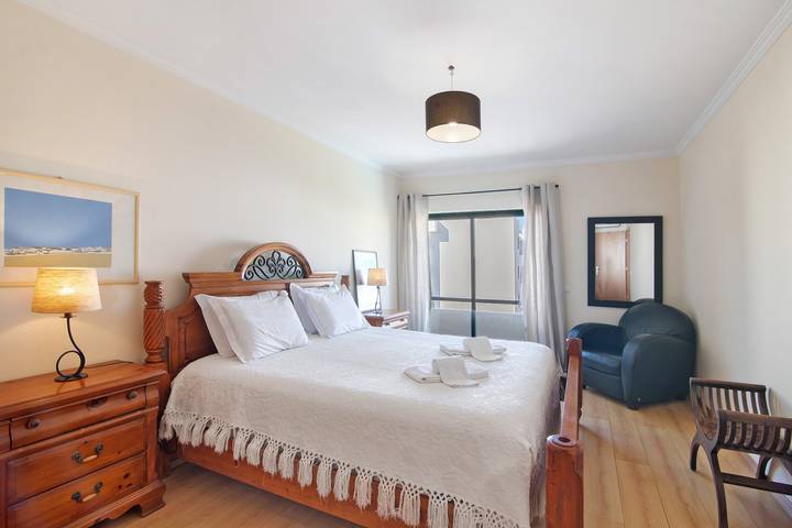 Apartamento inteiro, Apartamento 'Casa Dos Salgados' com Piscina Partilhada, Wi-Fi e Ar Condicionado in Guia, Distrito de Faro
