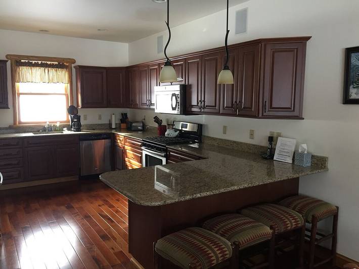 Vacation house for 12 people, with balcony and hot tub in Adirondack Mountains