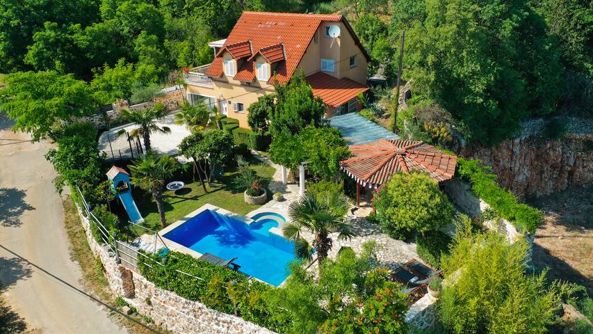 Villa für 10 Personen, mit Whirlpool und Garten sowie Terrasse - 1