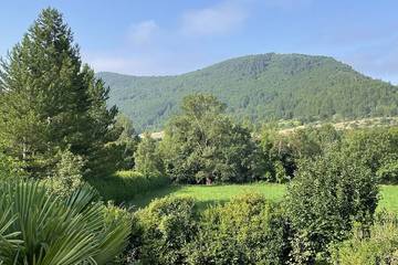 Gîte pour 6 personnes, avec jardin à Nant