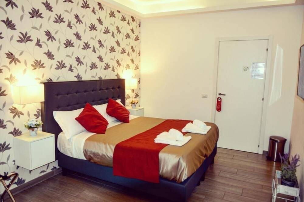 Romantic Dreams Guest House: Double/Double Room with Single Beds in Rom, Rom Provinz
