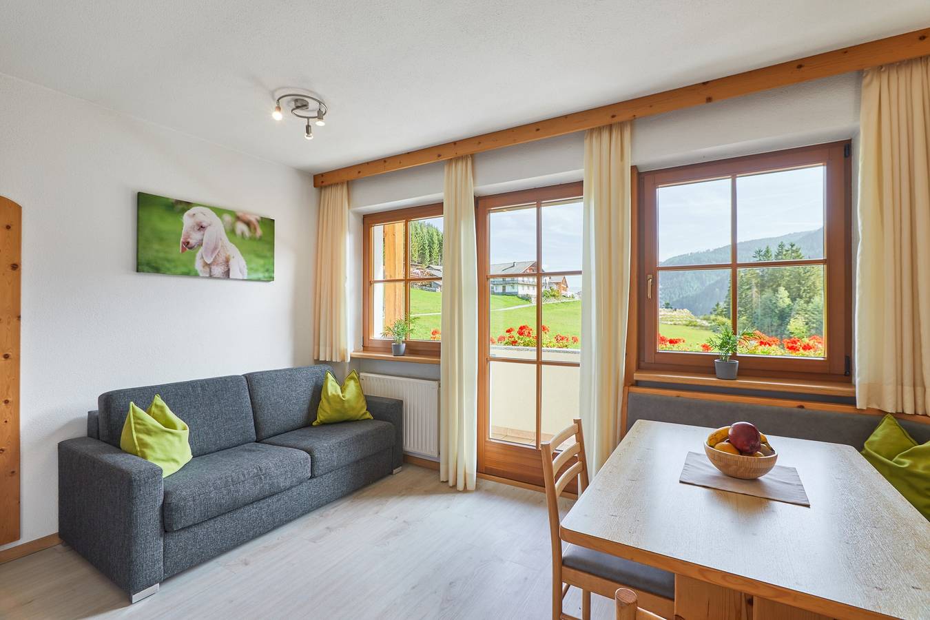 Appartamento intero, Appartamento "Ratschingser Kreuz Blasighof" con vista sulle montagne, Wi-Fi, balcone e giardino in Colle (Racines), Racines