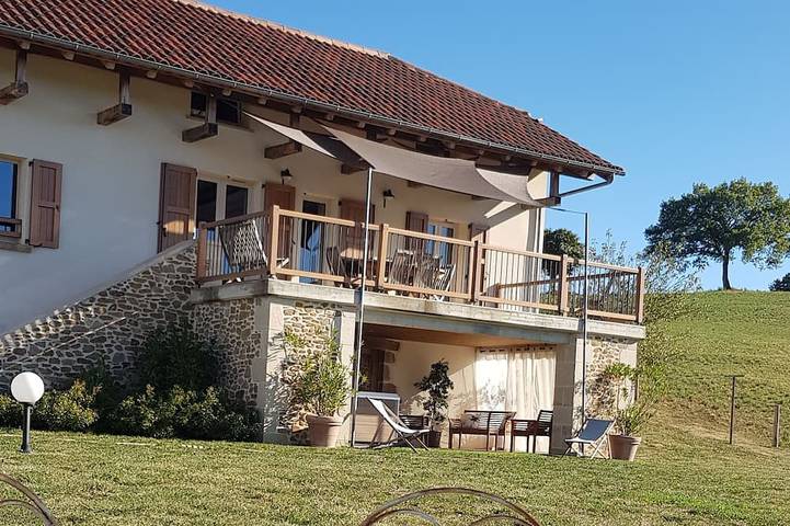 Location de vacances pour 10 personnes à Leynhac