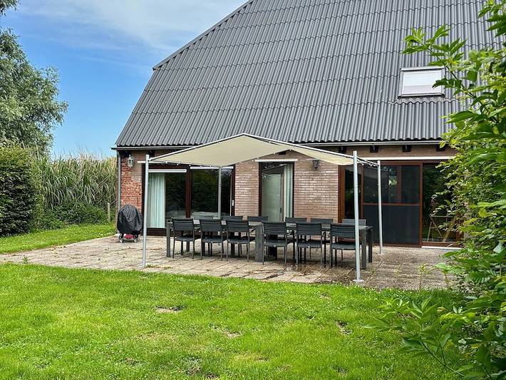 Ferienhaus für 12 Personen, mit Balkon/Terrasse und Terrasse sowie Garten