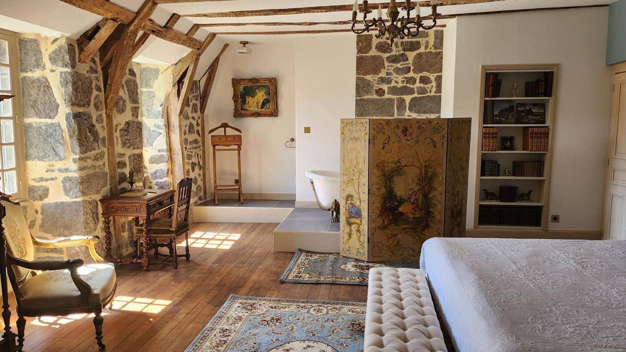 Deluxe Double Room in Anglards-de-Salers, Parc naturel régional des Volcans d'Auvergne