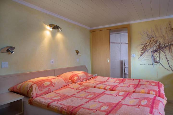 Hôtel pour 2 personnes, avec jardin ainsi que piscine et vue à Saillon