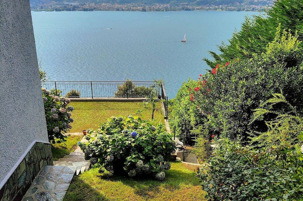 Laguna Blu - Dream Villa with panoramic Jacuzzi on Lake Como in Olgiasca, Colico