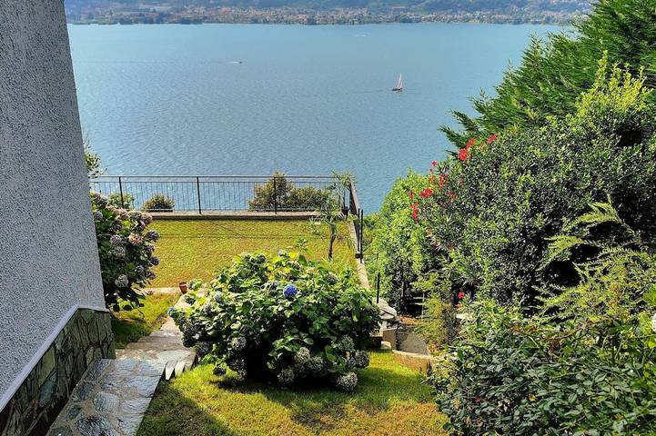 Laguna Blu - Villa da sogno con idromassaggio panoramico sul Lago di Como in Olgiasca, Colico