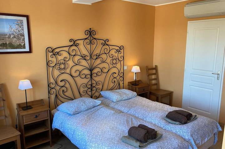 Location de vacances pour 6 personnes, avec piscine et jardin ainsi que jacuzzi et terrasse à Montbrun-des-Corbières - 2