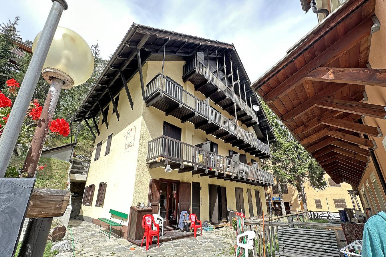 Ganze Wohnung, Appartamento Rochebrune 200m from Ski in Claviere, Via Lattea