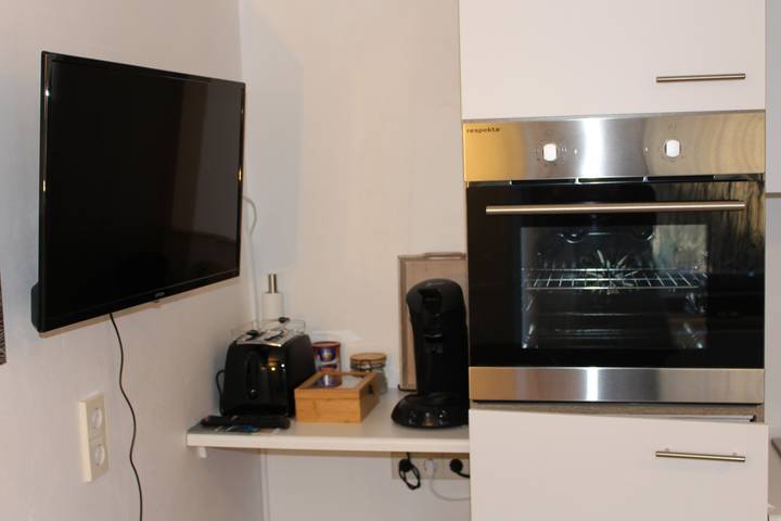 Hel lejlighed, Holiday Apartment 'Am Barthelwald' with Private Terrace and Wi-Fi in Wilhelmsdorf, Region Bodensee-Oberschwaben