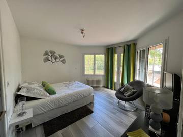 Gîte pour 2 personnes, avec jardin à Chanas