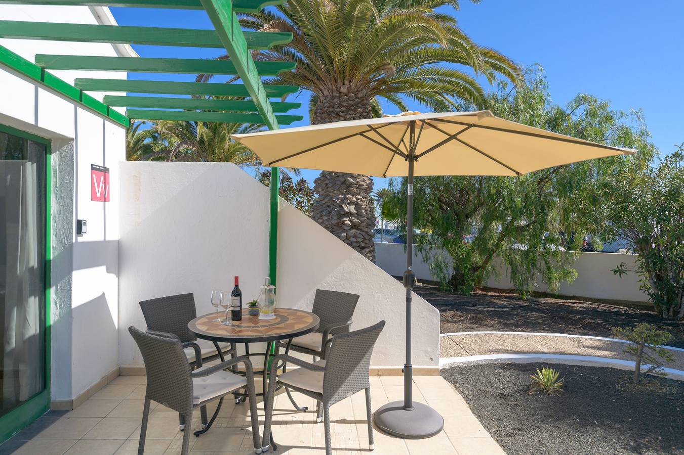 Entire apartment, Holiday Apartment Casa Veronica with Shared Pool & Private Terrace in Playa Blanca, Yaiza
