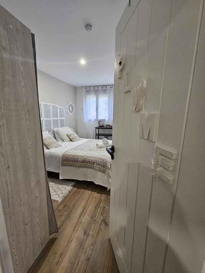 Chambre premium Plume - jardin - 2p in Sainte-Geneviève-des-Bois, Essonne