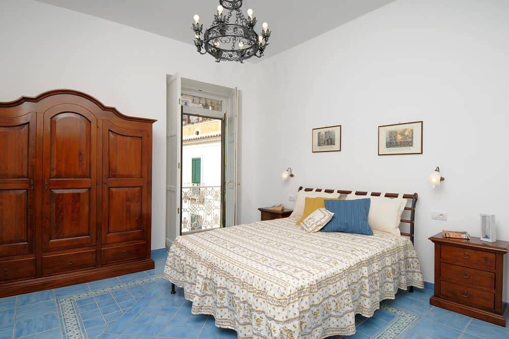 Geheel appartement, Huis voor gezinnen met terras en uitzicht op zee, op slechts 1 km van het centrum van Amalfi in Amalfi, Amalfikust