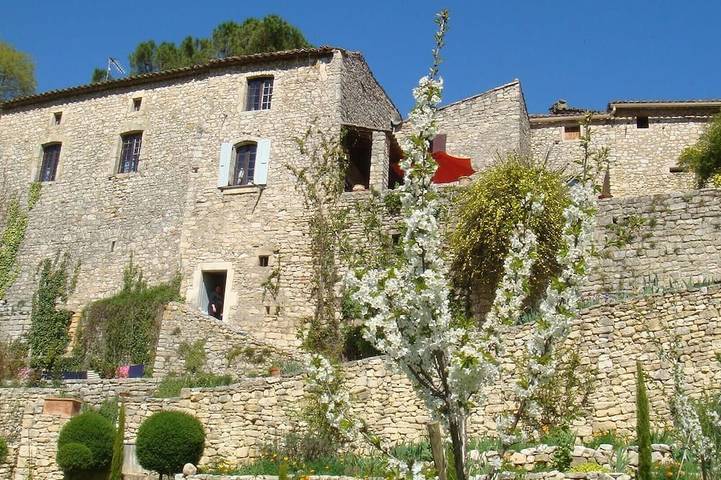 Location de vacances pour 10 personnes, avec jardin, animaux acceptés à Montclus