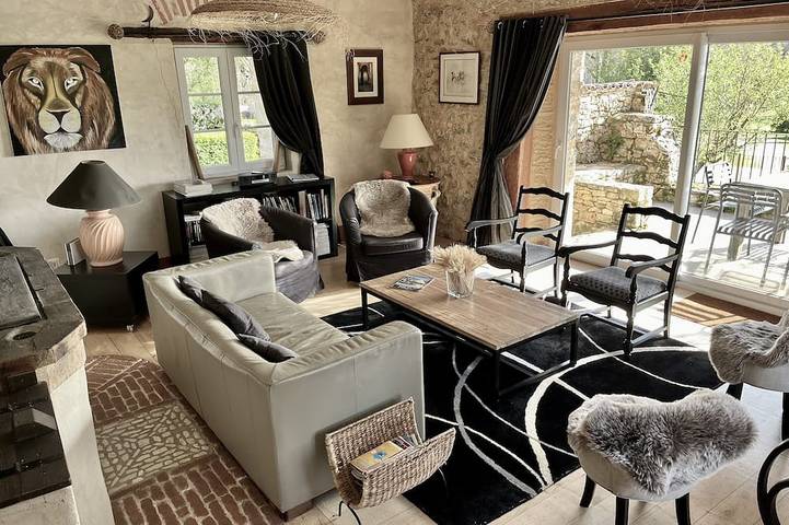 Location de vacances pour 8 personnes, avec terrasse et jardin à Coly - 4