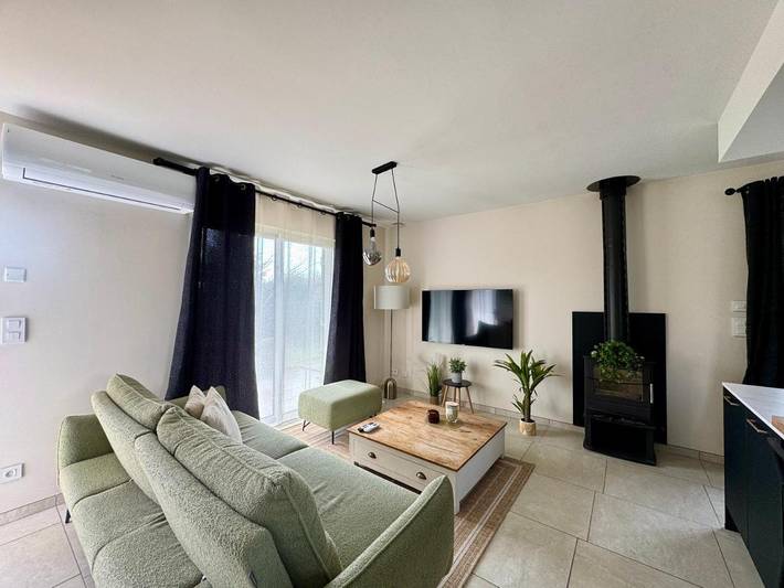 Location de vacances pour 8 personnes, avec jardin et terrasse à Juliénas