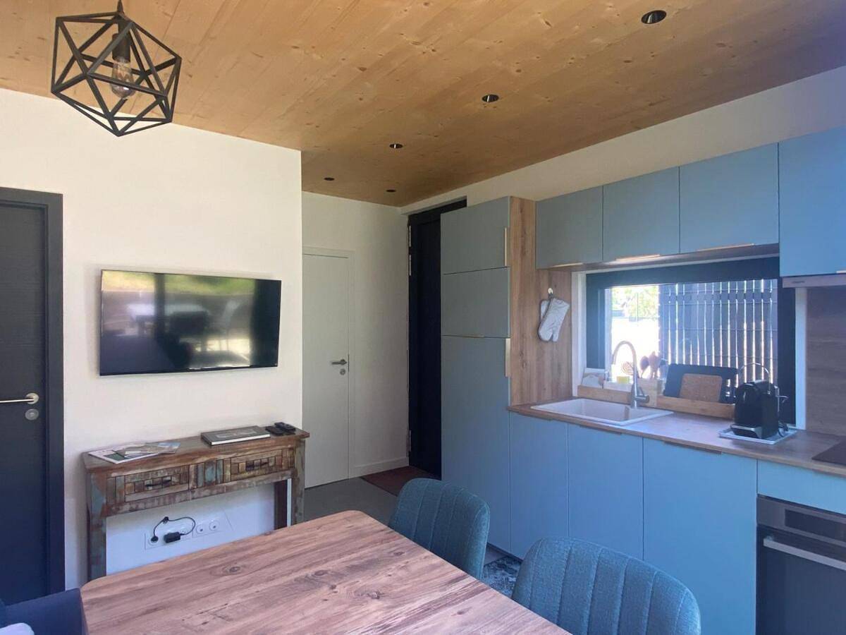 Appartement entier, One-Bedroom Apartment in Yvoire, Région de Thonon-les-Bains